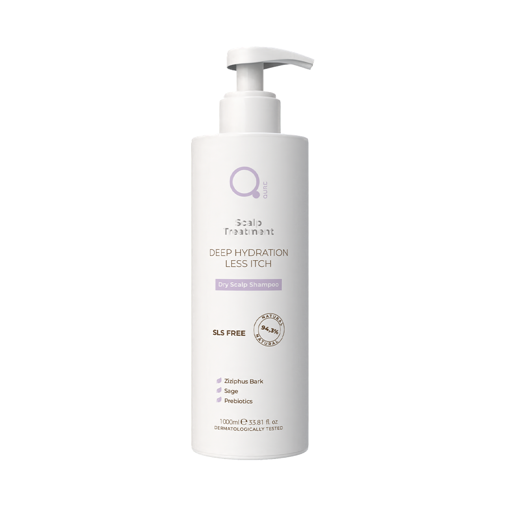 DEEP-HYDRATION-LESS-ITCH-Dry-Scalp-Shampoo-SLS-FREE-Scalp-Treatment-by-Qure-1000ml-white-bg Dry Scalp Shampoo 1000ml SLS Free by Qure - Ενυδατικό σαμπουάν για την καταπολέμηση της ξηροδερμίας και της φαγούρας του τριχωτού - Image 1