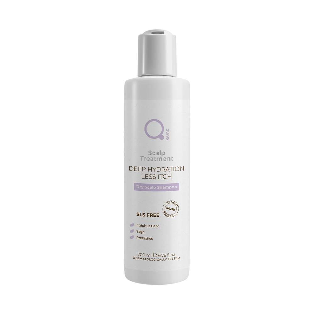 DEEP-HYDRATION-LESS-ITCH-Dry-Scalp-Shampoo-SLS-FREE-Scalp-Treatment-by-Qure-200ml-white-bg Dry Scalp Shampoo 200ml SLS Free by Qure - Ενυδατικό σαμπουάν για την καταπολέμηση της ξηροδερμίας και της φαγούρας του τριχωτού - Image 1